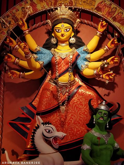 Joy Maa Durga, Durga Maa Photography, Puja Aesthetic, Durga Photography, Maa Paintings, Maa Durga Hd Wallpaper, Durga Maa Paintings, Durga Idol, Durga Puja Kolkata