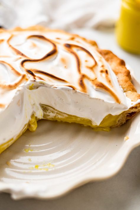 This is the most perfect vegan lemon meringue pie to exist. The easiest vegan lemon curd filling that actually tastes like the classic all filled in a flaky buttery pie crust and topped with a billowy vegan meringue! Vegan Lemon Meringue Pie, Vegan Lemon Meringue, Vegan Pies Recipes, Vegan Lemon Curd, Vegan Meringue, Culinary Torch, Vegan Pie Crust, Coconut Cream Pie Recipes, Curd Filling