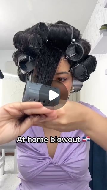 VIRAL DOMINICANS on Instagram: "🇩🇴🇩🇴😍😍 Beautiful or nah? @julissa_guillen" Dominican Hair Rollers, Dominican Hairstyles, Blowout Diy, Roller Set Natural Hair, Dominican Blowout, Blowout Curls, Dominican Hair, Natural Hair Blowout, Hairstyle Inspo