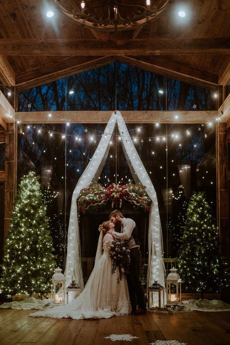 Natal, Christmas Wedding Inspiration, Winter Wedding Colors, Winter Wedding Decorations, December Wedding, Winter Wedding Inspiration, Winter Wonderland Wedding, Future Wedding Plans, Wonderland Wedding