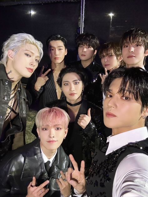 Ateez Group Photo, Ateez Coachella, Ateez Concert, Kpop Boys, Group Photo, Group Photos, Kpop Boy, Bias Wrecker, Concert