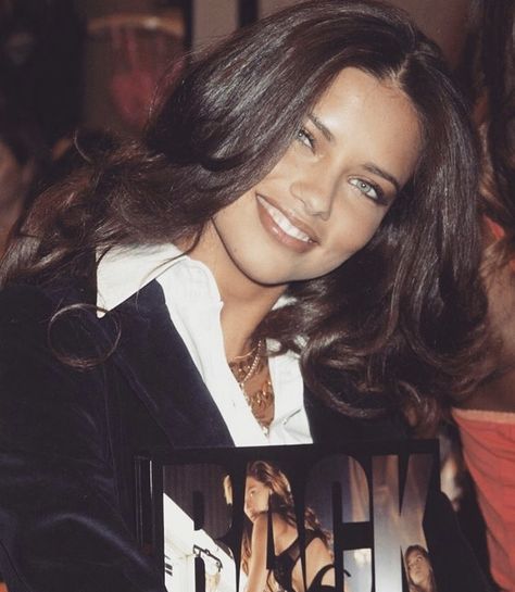 Adriana Lima Young, Look 80s, Adriana Lima, A Magazine, Pretty Woman, Maybelline, Hair Inspo, بلاك بينك, Pretty People