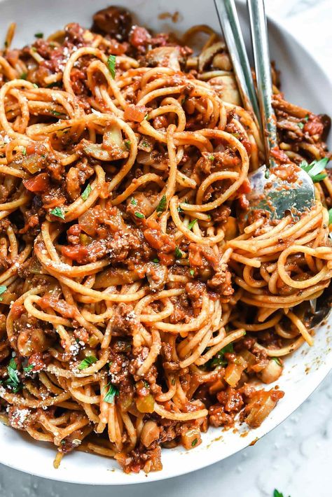 Spaghetti and Meat Sauce Recipe | foodiecrush.com Best Spaghetti Recipe, Spaghetti Recipes Easy, Spaghetti Meat Sauce, Best Spaghetti, Meat Sauce Recipes, Spaghetti Sauce Recipe, Spaghetti Dinner, Homemade Spaghetti Sauce, Easy Spaghetti