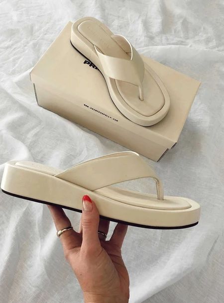 Dr Shoes, Trending Sandals, Sandals Outfit, Girly Shoes, Aesthetic Shoes, Soft Summer, Swag Shoes, Beige Shoes, Cute Sandals