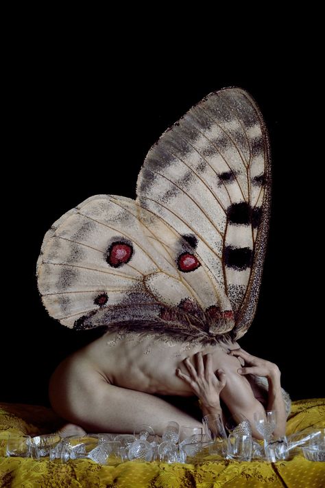 Art Bizarre, Figurative Kunst, Arte Inspo, Ap Art, Ethereal Art, Weird Art, A Butterfly, Surreal Art, Horror Art