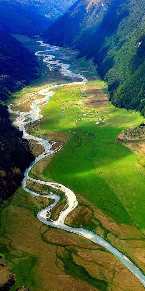 Beautiful picture taken at from a helicopter of the the River Valley near Queenstown, New Zealand Paradise Photography, Photography Studio Design, Photography Business Marketing, Easy Jet, Queenstown New Zealand, Photography Poses Family, Beautiful Food Photography, Studio Backdrops, Natural Light Photography