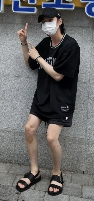 Yoongi In Shorts, Yoongi Clothes Style, Suga Formal Outfit, Min Yoongi Outfits, Suga Inspired Outfits, Yoongi Outfit Inspired, Yoongi Inspired Outfits, Outfits Suga, Yoongi Outfits