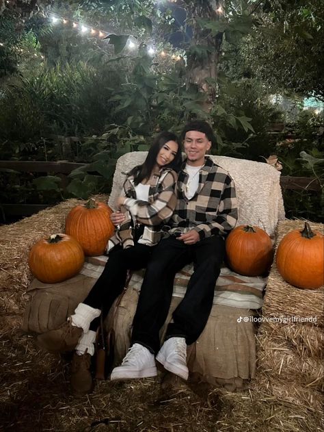 Fall Couple Pictures, Fall Couple Photos, Pumpkin Patch Pictures, Fall Photo Shoot Outfits, Pumpkin Patch Outfit, Cute Date Ideas, Cute Couple Outfits, Cute Relationship Photos, Fall Photoshoot