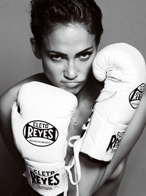 Jennifer Lopez for V Magazine White Boxing Gloves, Boxing Photoshoot, Boxing Photography, Boxing Outfit, Boxing Women, Photoshoot Female, Magazine Sport, Photoshoot Women, Gym Photoshoot