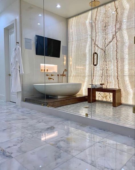 Backlit Onyx Bathrooms Luxury Modern, Royal Bathroom, Bathrooms Luxury, Luxury Master Bathrooms, Dark Bathrooms, Pool Bath, Toilet Design, Bathroom Design Luxury, Elegant Bathroom