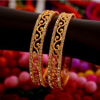 Gold stone bangle - Classiques - 3096544 Plain Gold Bangles, Gold Bangles Indian, Gold Bangles For Women, Gold Bangle Set, Gold Jewelry Simple Necklace, Gold Necklace Indian Bridal Jewelry, The Bangles, Gold Jewelry Stores, Bangles Design