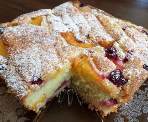 Peach Melba Cake, Peach Melba Dessert, Peach Melba Recipe, Flavoured Cakes, Tea Cake Recipe, Slab Cake, Peach Melba, Tea Cakes Recipes, Tea Cake