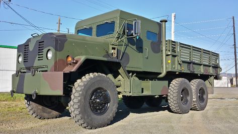 Is your vehicle ready for SHTF? These 13 bugout vehicles are some of the coolest in the world. Use them as inspiration for your own bugout vehicle. Shtf Vehicle, Elantra Coupe, Doomsday Prepping, Bug Out Vehicle, Army Truck, Built Truck, Thomas Shelby, All Terrain Tyres, Survival Life