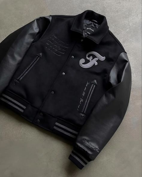 Wool and leather black varsity jacket for men "𝗠𝗮𝗻𝘂𝗳𝗮𝗰𝘁𝘂𝗿𝗲𝗿 𝗮𝗻𝗱 𝗲𝘅𝗽𝗼𝗿𝘁𝗲𝗿" 𝐖𝐞 𝐩𝐫𝐨𝐯𝐢𝐝𝐞 𝐭𝐡𝐞 𝐟𝐚𝐜𝐢𝐥𝐢𝐭𝐲 𝐨𝐟 𝐟𝐮𝐥𝐥 𝐜𝐮𝐬𝐭𝐨𝐦𝐢𝐳𝐚𝐭𝐢𝐨𝐧 𝐚𝐧𝐝 𝐩𝐞𝐫𝐬𝐨𝐧𝐚𝐥𝐢𝐳𝐚𝐭𝐢𝐨𝐧 𝐰𝐢𝐭𝐡 𝐧𝐨 𝐜𝐨𝐦𝐩𝐫𝐨𝐦𝐢𝐬𝐞 𝐨𝐧 𝐬𝐭𝐢𝐭𝐜𝐡𝐢𝐧𝐠 𝐚𝐧𝐝 𝐟𝐚𝐛𝐫𝐢𝐜 𝐪𝐮𝐚𝐥𝐢𝐭𝐲. • 𝐀𝐯𝐚𝐢𝐥𝐚𝐛𝐥𝐞 𝐢𝐧 𝐚𝐥𝐥 𝐜𝐨𝐥𝐨𝐫 𝐚𝐧𝐝 𝐜𝐮𝐬𝐭𝐨𝐦 𝐬𝐢𝐳𝐞𝐬. • 𝐋𝐨𝐰 𝐌𝐎𝐐. • 𝐘𝐨𝐮𝐫 𝐨𝐰𝐧 𝐩𝐫𝐢𝐯𝐚𝐭𝐞 𝐥𝐚𝐛𝐞𝐥, 𝐥𝐨𝐠𝐨 & 𝐭𝐚𝐠𝐬. • 𝐒𝐞𝐜𝐮𝐫𝐞 𝐩𝐚𝐲𝐦𝐞𝐧𝐭. • 𝐅𝐚𝐬𝐭 𝐩𝐫𝐨𝐜𝐞𝐬𝐬𝐢𝐧𝐠 𝐚𝐧𝐝 𝐝𝐞𝐥𝐢𝐯𝐞𝐫𝐲. 📥 𝐃𝐌 𝐟𝐨𝐫 𝐦𝐨𝐫𝐞 𝐝𝐞𝐭𝐚𝐢𝐥𝐬. 𝐄𝐦𝐚𝐢𝐥: 📩 𝐰𝐞𝐚𝐫𝐧𝐞𝐱𝐱𝐞𝐧𝐭𝐞𝐫𝐩𝐫𝐢𝐬𝐞𝐬@𝐠𝐦𝐚𝐢𝐥.𝐜𝐨𝐦 𝐖𝐡𝐚𝐭𝐬𝐚𝐩𝐩: 📲 +𝟗𝟐-𝟑𝟏𝟔-𝟕𝟐 𝟐𝟎 𝟎𝟗𝟔 𝐖𝐞𝐛𝐬𝐢𝐭𝐞: 🌐 𝐡𝐭𝐭𝐩𝐬://𝐰𝐞𝐚𝐫𝐧𝐞𝐱𝐱𝐞𝐧𝐭𝐞𝐫𝐩𝐫𝐢𝐬𝐞𝐬.𝐜𝐨 Designer Clothes For Men Style, Men Jackets Fashion, Black Letterman Jacket Outfit, Black Varsity Jacket Outfit Men, All Black Varsity Jacket, Men’s Jackets, Black Clothes Men, Men Varsity Jacket, Letterman Jacket Outfit