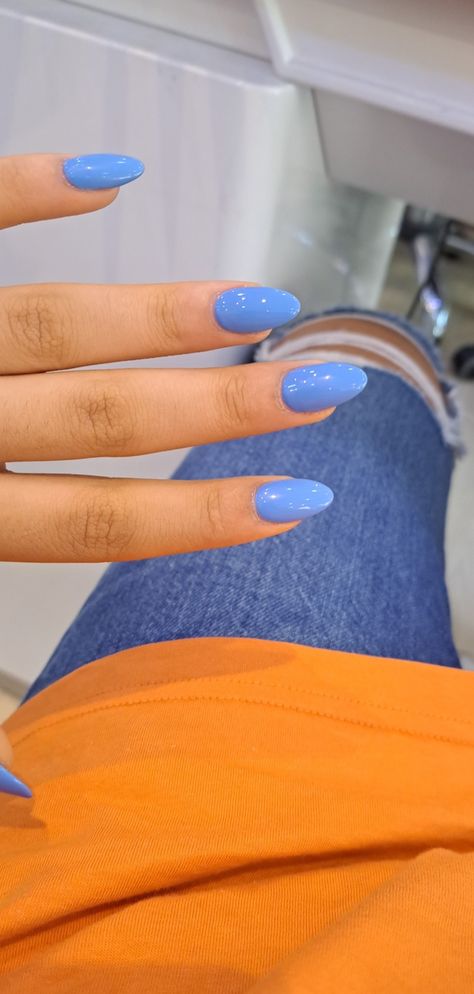 Summer Acrylic Nail Color Ideas, Nail Inspo 2023 Solid Colors, Blue Periwinkle Nails, Blue Acrylic Nails Solid Color, Blue Nail Color Ideas Summer, Round Nails Summer Colors, Bright Periwinkle Nails, Sky Blue Dip Nails, Cornflour Blue Nails