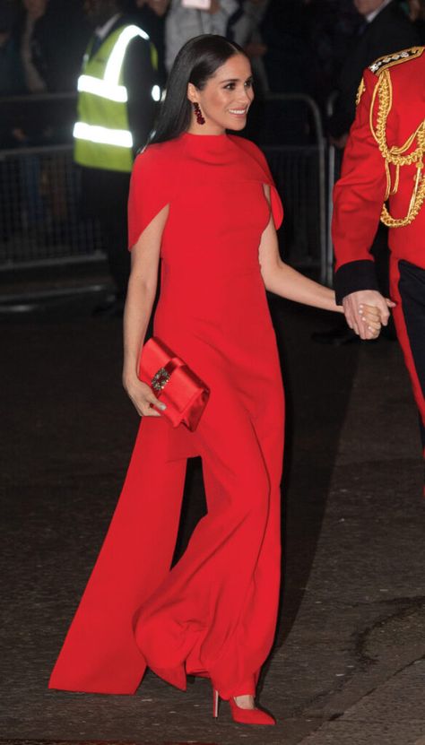 Megan Markle Red Carpet, Duchess Of Sussex Style, Meghan Markle Style Dresses, Megan Markle Style Classy, Royal Fashion Classy, Megan Markle Dress, Royal Style Fashion, Royal Fashion Princesses, Meghan Markle Fashion