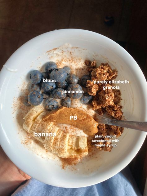 yogurt bowl toppings recipe idea summer recipe Good Yogurt Bowls, Best Yogurt Bowl, Yogurt Bowls Protein, Simple Yogurt Bowl, How To Make A Yogurt Bowl, Healthy Breakfast Recipes Yogurt, Granola Ideas Breakfast, Oatmeal Bowl Ideas, Yogurt Bowls Breakfast