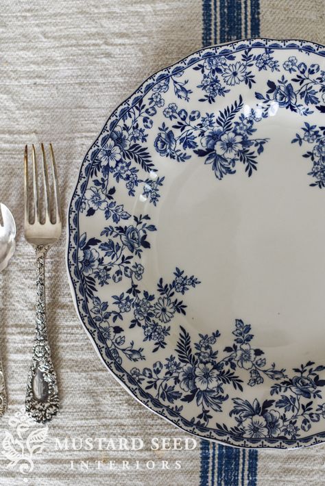 70s Bathroom, Interior Hallway, Blue And White Dinnerware, White Things, Interior Livingroom, Decor Plants, Blue Dishes, Miss Mustard Seed, Blue White Decor