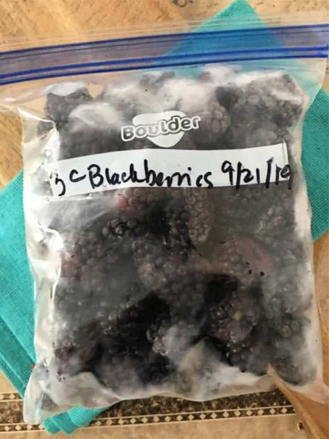 Freezing Blackberries, Freeze Blackberries, Canning Veggies, How To Freeze Blackberries, Freezing Fruit, Fruit Ideas, Canning Food, Canning Food Preservation, Easy Healthy Meal Prep