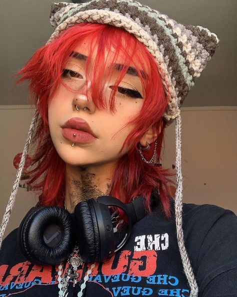 Halo Hair Color, Red Halo Hair, Halo Hair Colors, Hair Color With Bangs, Red Hair Color Ideas, Red Hair Looks, Cherry Red Hair, Short Grunge Hair, Colors Hair