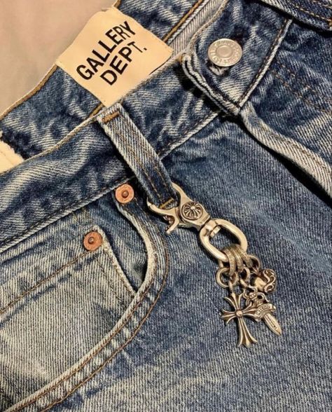 Keychains On Jeans, Chrome Hearts Keychain, Keys On Pants, Keychain On Pants, Jeans Keychain, Jeans Chain, Vintage Photoshoot, Thrift Inspo, Twenty Four