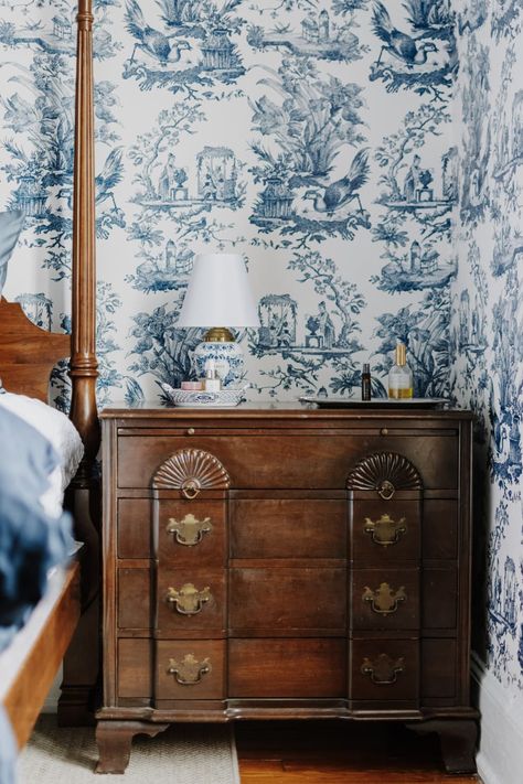 Dark Wood Guest Bedroom, Blue And White Toile Wallpaper, Blue White And Brown Bedroom, Blue Antique Bedroom, Toile Wallpaper Bedroom, Blue Toile Bedroom, Gray Tile Floors, Vintage Blue Bedroom, Wood And Wallpaper