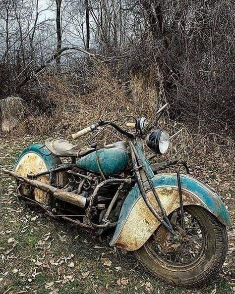 Indian Motorbike, Vintage Indian Motorcycles, Motos Vintage, Diy Motorcycle, Motorcycle Images, Motos Harley, Motorcycle Tips, Antique Motorcycles, Motorcycle Decor