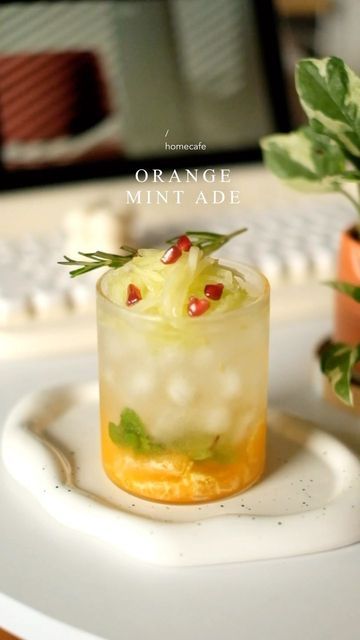 Ade Recipe, Peach Mint Cocktail, Orange Mint Water, Watermelon And Mint Drink, Green Tea Mint Lime Water, Watermelon Mint Drink, Mandarine Recipes, Sparkling Water, Mandarin Orange