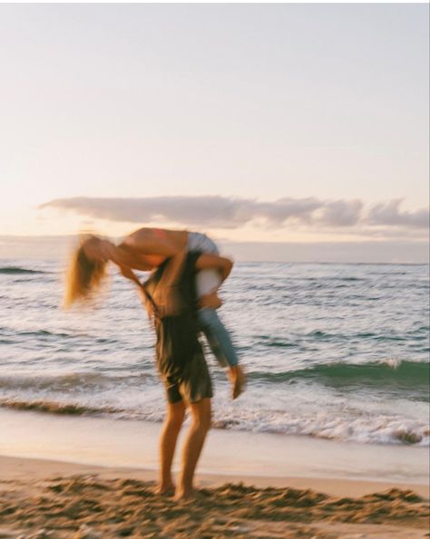 Beachy Couple Aesthetic, Aethestic Couple Pictures, Family At Beach Aesthetic, First Love Aesthetic Pictures, Cute Beach Couple, Couple Lifestyle Photography, Christian Couple Aesthetic, Beachy Couple, Romantic Beach Couple