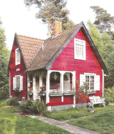 Red House Exterior, House Paint Design, Farmhouse Outside, Country House Exterior, Camp House, Red Farmhouse, Red Houses, Little Cottages, Red Cottage