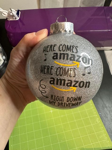 Cricut Glass Ornaments Diy Christmas, Round Glitter Ornaments, Glitter Ornaments Cricut, Christmas Diy Bulbs, Amazon Ornament Diy, Ornimate Ideas, Glitter Diy Ornaments, Decorating Clear Ornaments, Diy Christmas Bulbs Ornaments