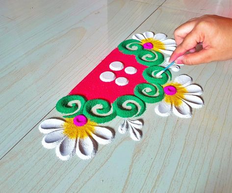 Simple Circle Rangoli Design, Laxmi Pujan Rangoli Design Simple Latest, Rangoli Designs Semi Circle, Corner Rangoli Designs Diwali, Corner Rangoli Designs Easy, Border Rangoli Designs Diwali, Semi Circle Rangoli Designs, Rangoli Designs White, Laxmi Pujan Rangoli