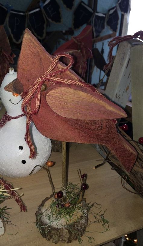 Wooden Cardinal, Primitive Wood Crafts, Barn Wood Crafts, Wood Craft Projects, Wooden Snowman, Prim Christmas, Deco Originale, Bird Crafts, Christmas Wood Crafts