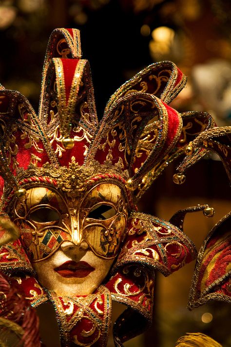 IMG_7108 | por felixjlai Gold Venetian Mask, Venetian Ball, Carnival Masquerade, Mask Venetian, Venice Carnival Costumes, Pierrot Clown, Venice Mask, Venetian Carnival Masks, Venetian Carnival