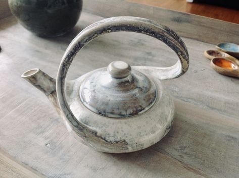 Pottery Tea Pots, Pottery Handbuilding, Tanah Liat, Pottery Teapots, Keramik Design, Clay Teapots, Metal Art Welded, Pottery Crafts, Pottery Classes