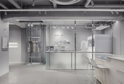 Gallery of IOPE LAB Flagship / Betwin Space Design - 21 Lab Interior Design, Futuristic Lab, Lab Interior, Space Lab, Laboratory Design, Home Lab, Lab Design, Counter Design, White Lab