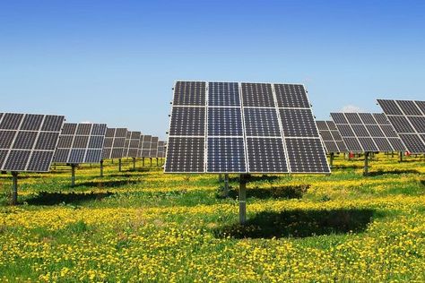 ⚡ Qué es la energía solar fotovoltaica y cómo funciona? La electricidad generada por la transformación de la luz solar. tipos de plantas fotovoltaicas, usos, ventajas y más 

#energia #electricidad #fotovoltaica #energiafotovoltaica #renovables #panelessolares Diy Solar Power System, Solar Power Diy, Diy Solar, Solar Power System, Solar Power, Solar Panels, Skyscraper, Multi Story Building, Solar