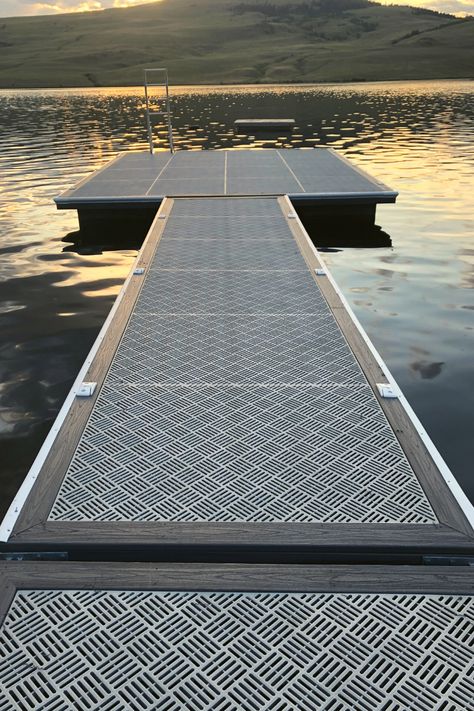 Lake Docks Ideas, Dock Deck Ideas, Dock Building Ideas, Floating Lake Dock Ideas, Floating Pontoon Dock, Pontoon Dock Ideas, Floating Docks For Lake, Lake Pier Ideas Decks, Diy Docks Lake