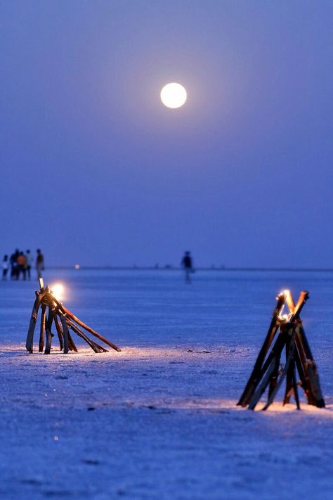 Full moon at White desert, Kutch #Gujarat White Desert Kutch Photography, White Rann Of Kutch Photography, Rann Of Kutch Photography, White Desert Kutch, Kutch Photography, Indian Monuments, Great Rann Of Kutch, Moon Desert, Kutch Gujarat