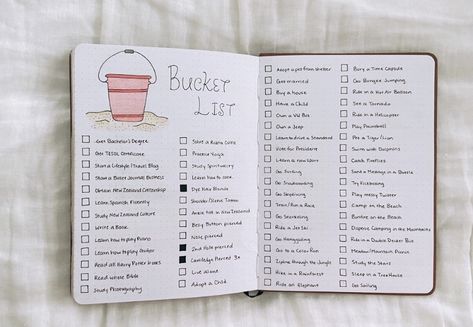 Bucket List page! Bujo Bucket List, Bucket List Journal Ideas, Bucket List Bujo, Bucket List Journal Page, Bucket List Bullet Journal, Bullet Journal Work, Journal Business, Bulletin Journal, Christmas Doodle