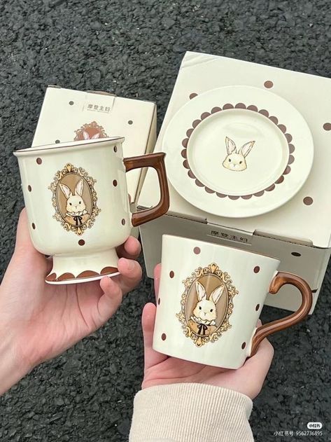 Cute Teaset, Cute Crockery, Astuces Diy, Tanah Liat, Pretty Mugs, Cute Kitchen, Cute Home Decor, Cute Cups, Dream House Decor