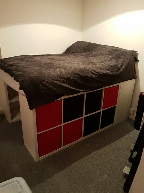 Diy Cube Storage Bed, Cube Storage Bed, Raised Beds Bedroom, Small Space Storage Bedroom, Bedroom Storage For Small Rooms, Diy Cube Storage, Ikea Bookshelf, Ikea Cubes, Storage Hacks Bedroom