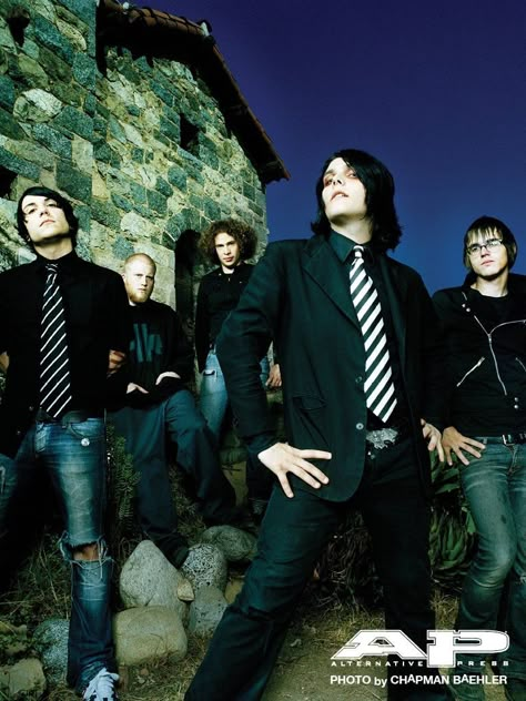 My Chemical Romance Photoshoot, Romance Photoshoot, My Chemical Romance Wallpaper, Mcr Memes, I Love Mcr, Mikey Way, Frank Iero, Book Writing, Gerard Way