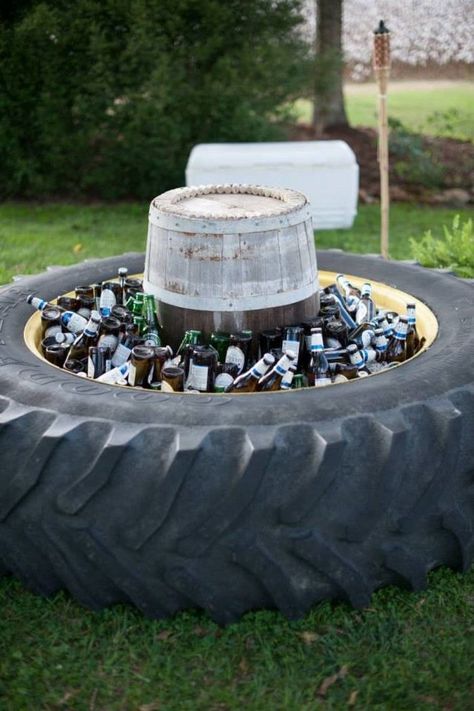 Country Western Wedding, Tractor Tire, Rustic Farm Wedding, Romantic Outdoor Wedding, Barn Parties, Country Theme Wedding, Future Wedding Plans, Wedding Drink, Outdoor Wedding Decorations