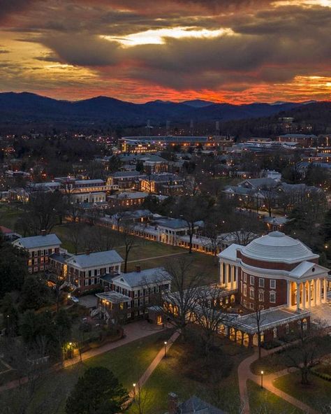 291 Likes, 2 Comments - UVA (@uva_updates) on Instagram: “Who is excited 🔥🔥 #uva2024” Campus Aesthetic, Law School Life, Future School, Virginia Travel, Liberty University, Dream College, Dream School, Wake Forest, University Of Virginia