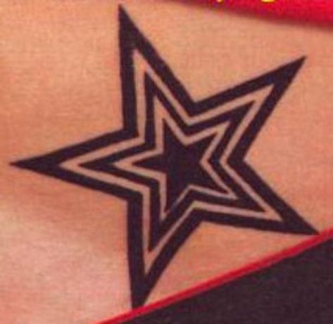 Bill Kaulitz Tattoo, Tattoo Bills, Tattoo Star, Army Tattoos, Tokyo Hotel, Georg Listing, Star Tattoo, Tokyo Hotels, Aesthetic Tattoo