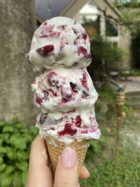 Fresh Cherry Ice Cream - Chelan Fresh Pear Recipes Breakfast, Cherry Vanilla Ice Cream, Cherry Ice Cream Recipe, Wine Cheese Pairing, Cherry Compote, Cheese Waffles, Cherry Ice Cream, Fresh Cherry, Cheesecake Ice Cream