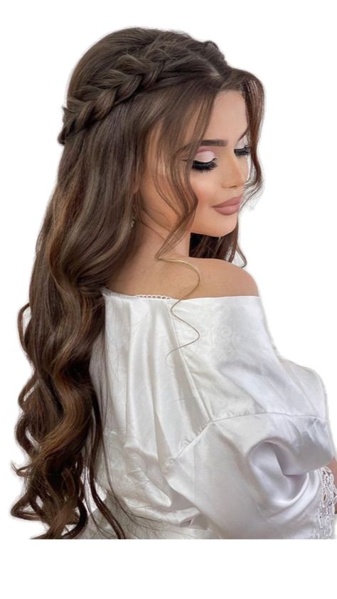 Hairstyle For Free Hair, Cuttings For Long Hair, Wedding Hair With Braid Down, Down Styles For Long Hair, Side Part Hairdo, Hairstyle Ideas Wedding, Quince Sister Hairstyles, Hair Do Inspiration, Wavy Hairstyles Braid