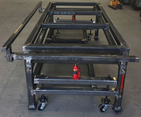 Welding Tables Ideas, Steel Workbench, Industrial Workbench, Welded Metal Projects, Workshop Shed, Welding Shop, Metal Fabrication Tools, Welding Cart, Metal Bending Tools