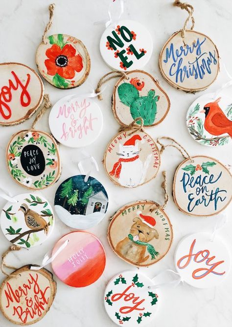 HAND PAINTED CHRISTMAS ORNAMENTS Hand Paint Christmas Crafts, Paint An Ornament, Diy Painting Christmas Ornaments, Diy Painted Christmas Gifts, Simple Painted Christmas Ornaments, Acrylic Painted Christmas Ornaments, Ornament Wood Slices, Diy Painting Ornaments, Wood Painted Ornaments Diy